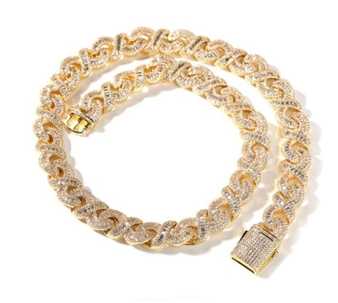 BAGUETTECZ NECKLACE