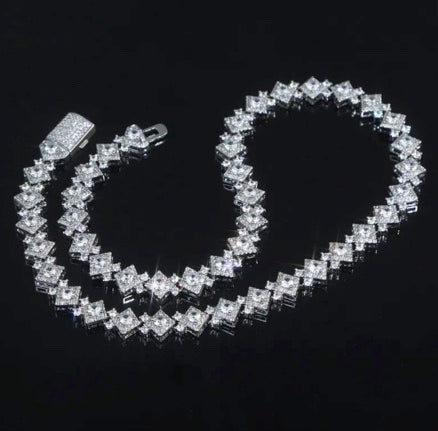 GEOMETRIC CHAIN NECKLACE