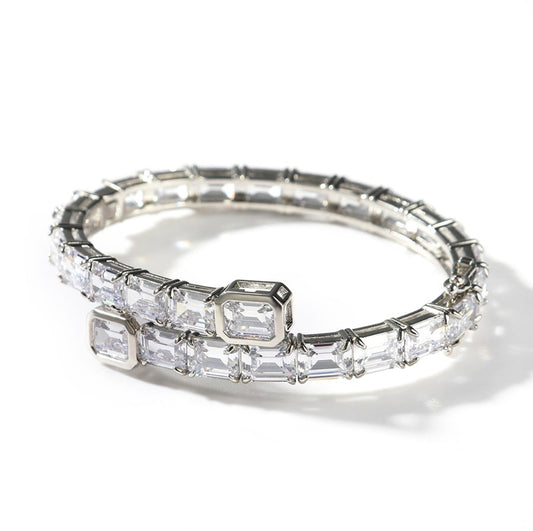 LUXURIANT PRINCESS CUT CUFF  BRACELET